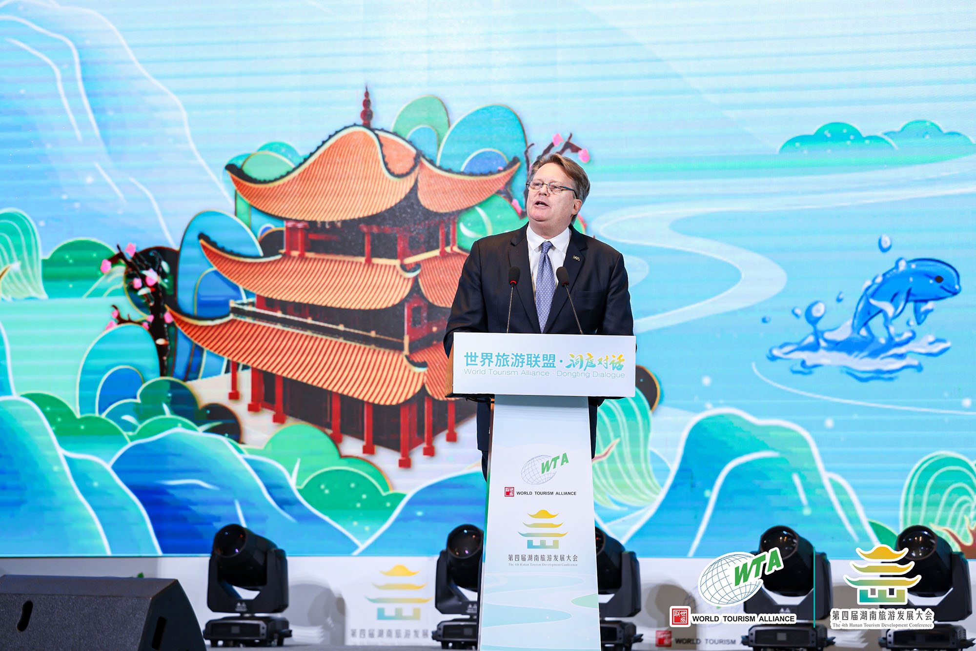 亚太旅游协会主席施明德