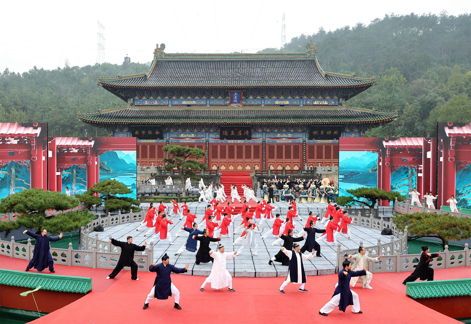 世界旅游联盟主席张旭出席2025国际武当太极文化节