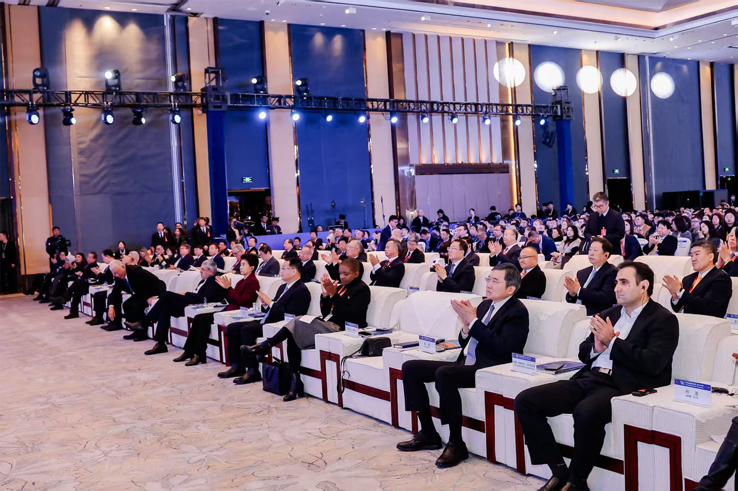 世界旅游联盟主席张旭出席“世界旅游经济论坛·黑龙江2025”