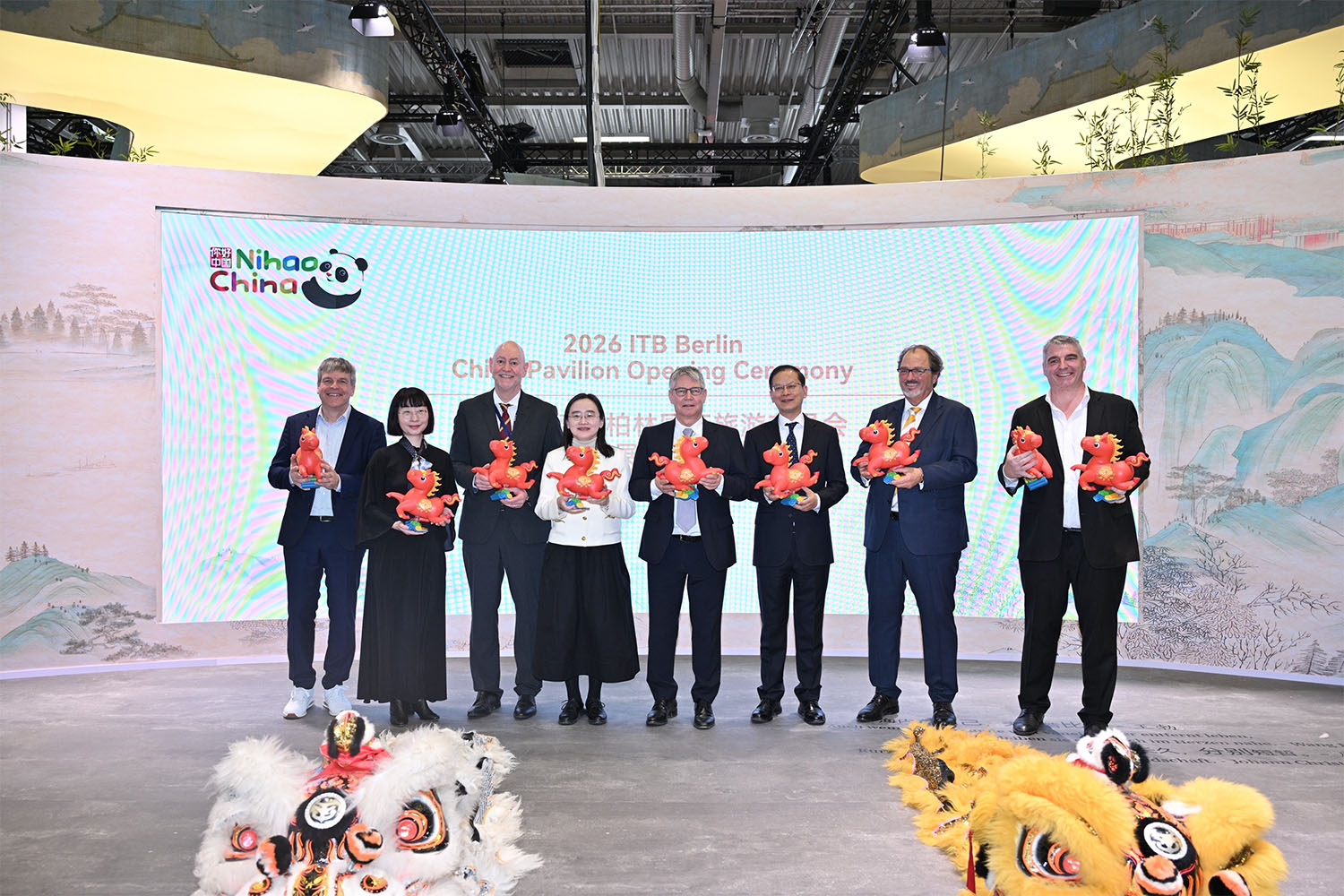 世界旅游联盟参加2026柏林国际旅游交易会中国展区开幕式合影